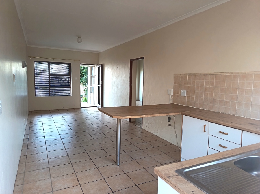 To Let 1 Bedroom Property for Rent in Van Riebeeck Hoogte Eastern Cape